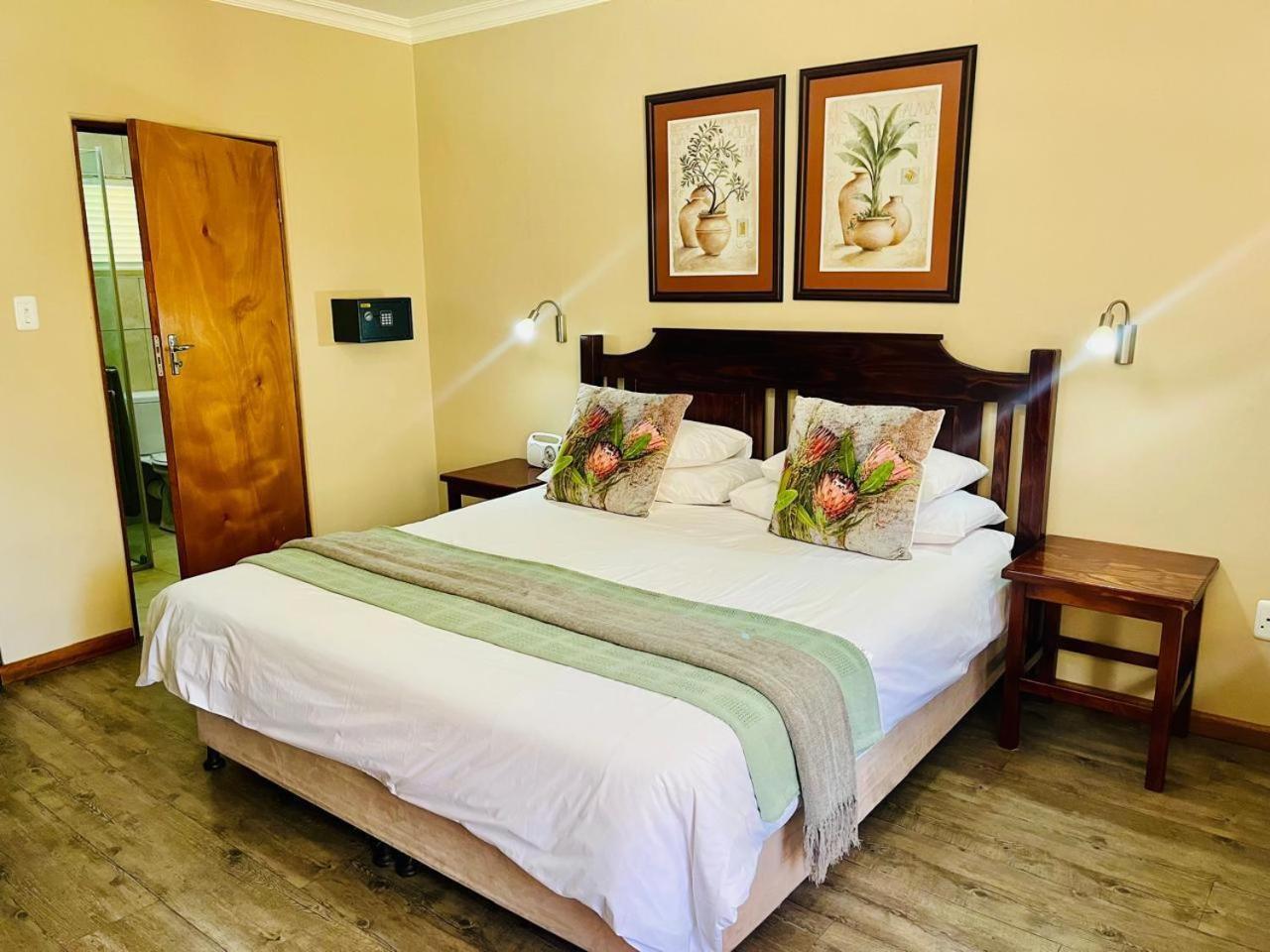 17 On Bird Guest House Beaufort West Exterior photo