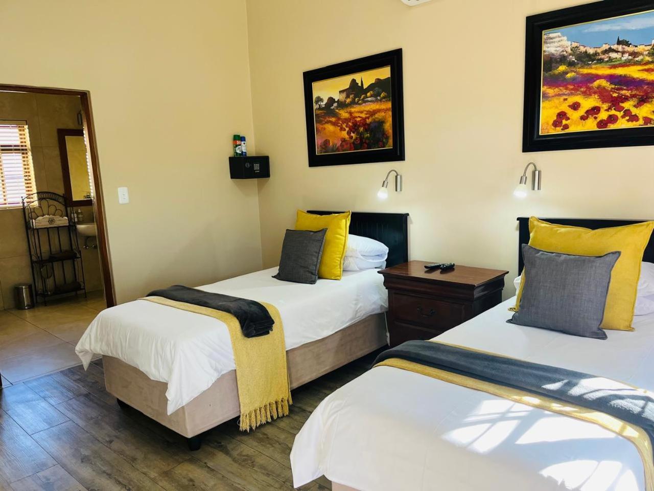 17 On Bird Guest House Beaufort West Exterior photo