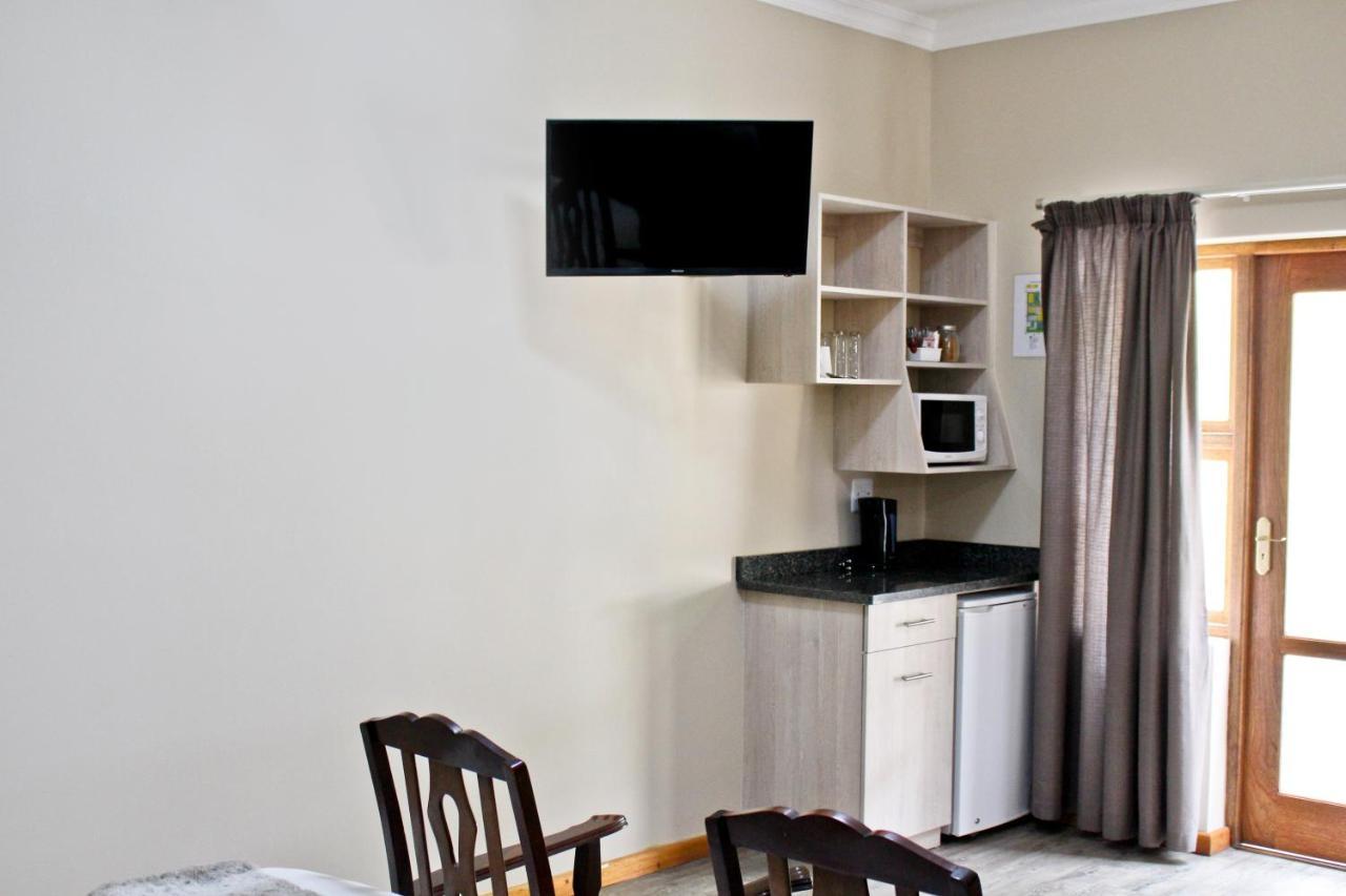 17 On Bird Guest House Beaufort West Exterior photo